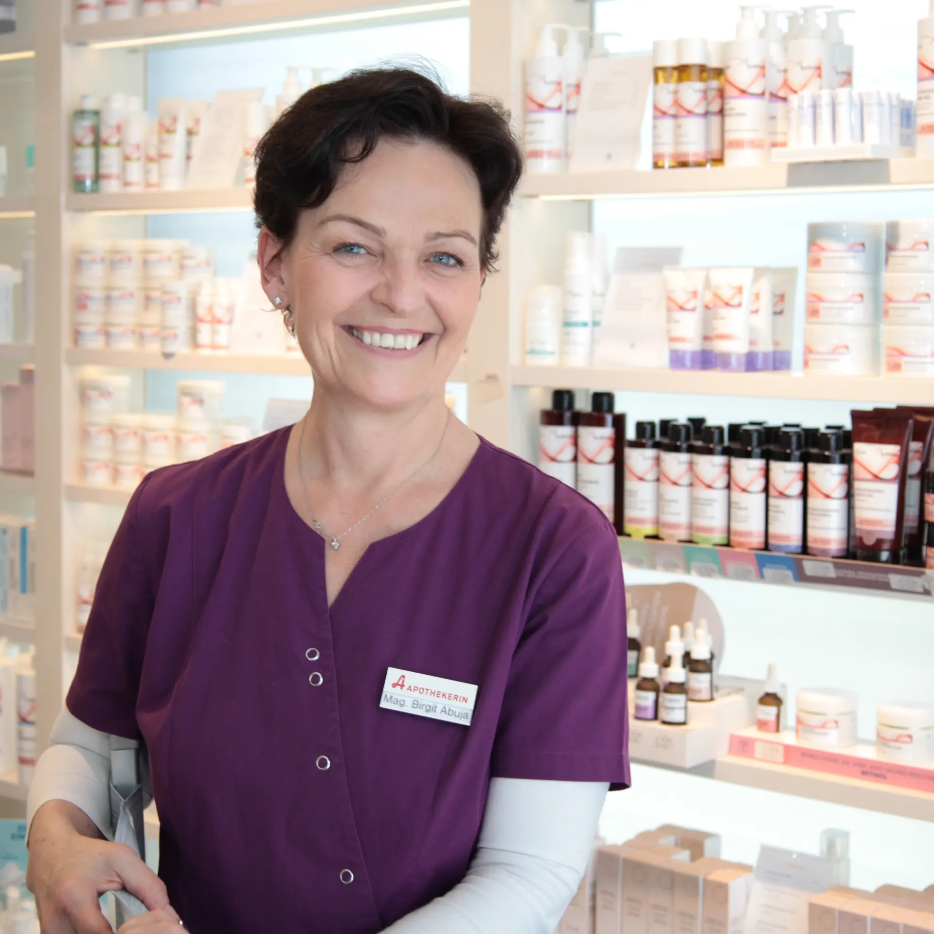Apothekenchefin Mag. Birgit Abuja in der Fischl Apotheke in Klagenfurt am Wörthersee