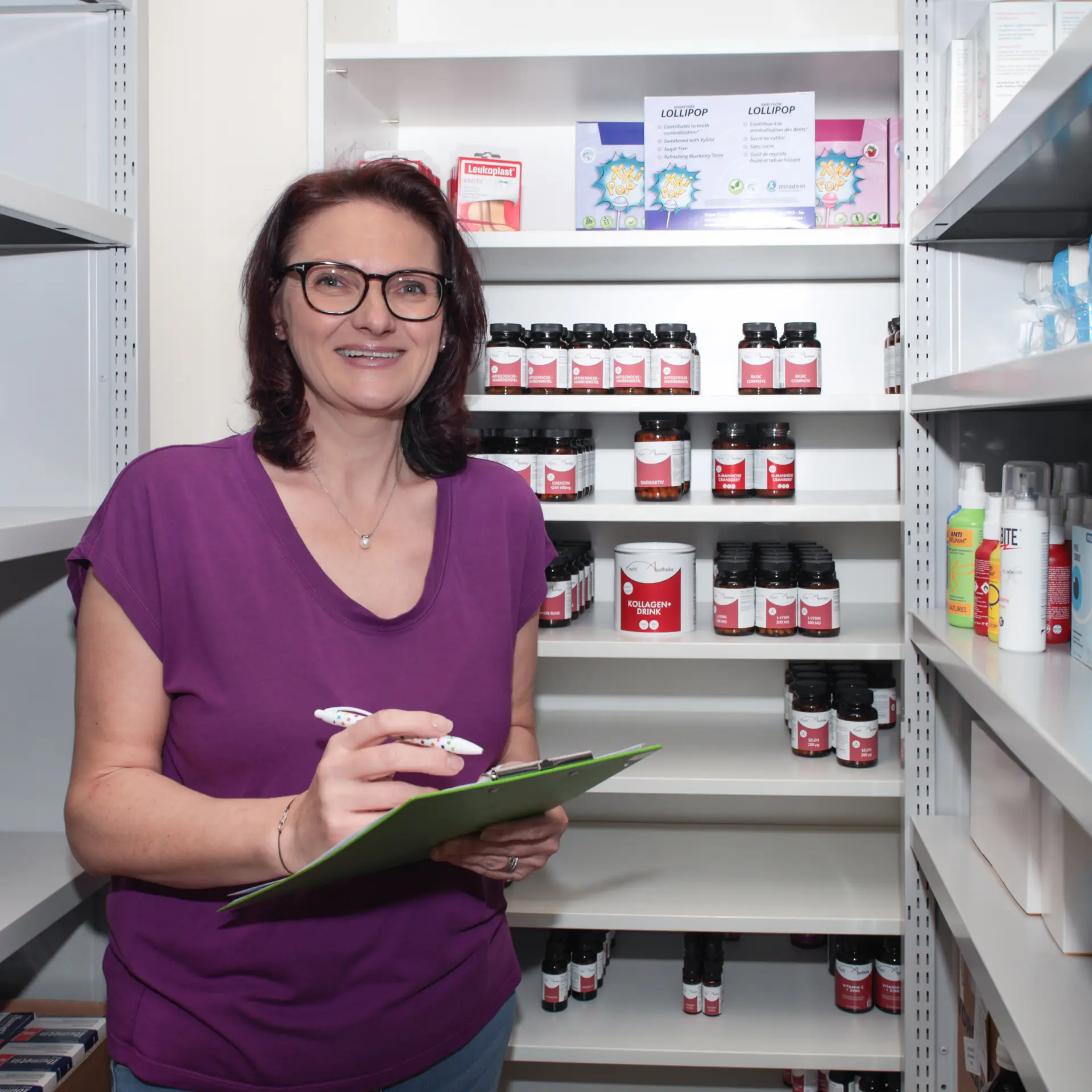 Pharmazeutisch-Kaufmännische Assistentin Andrea Preishuber in der Fischl Apotheke in Klagenfurt am Wörthersee