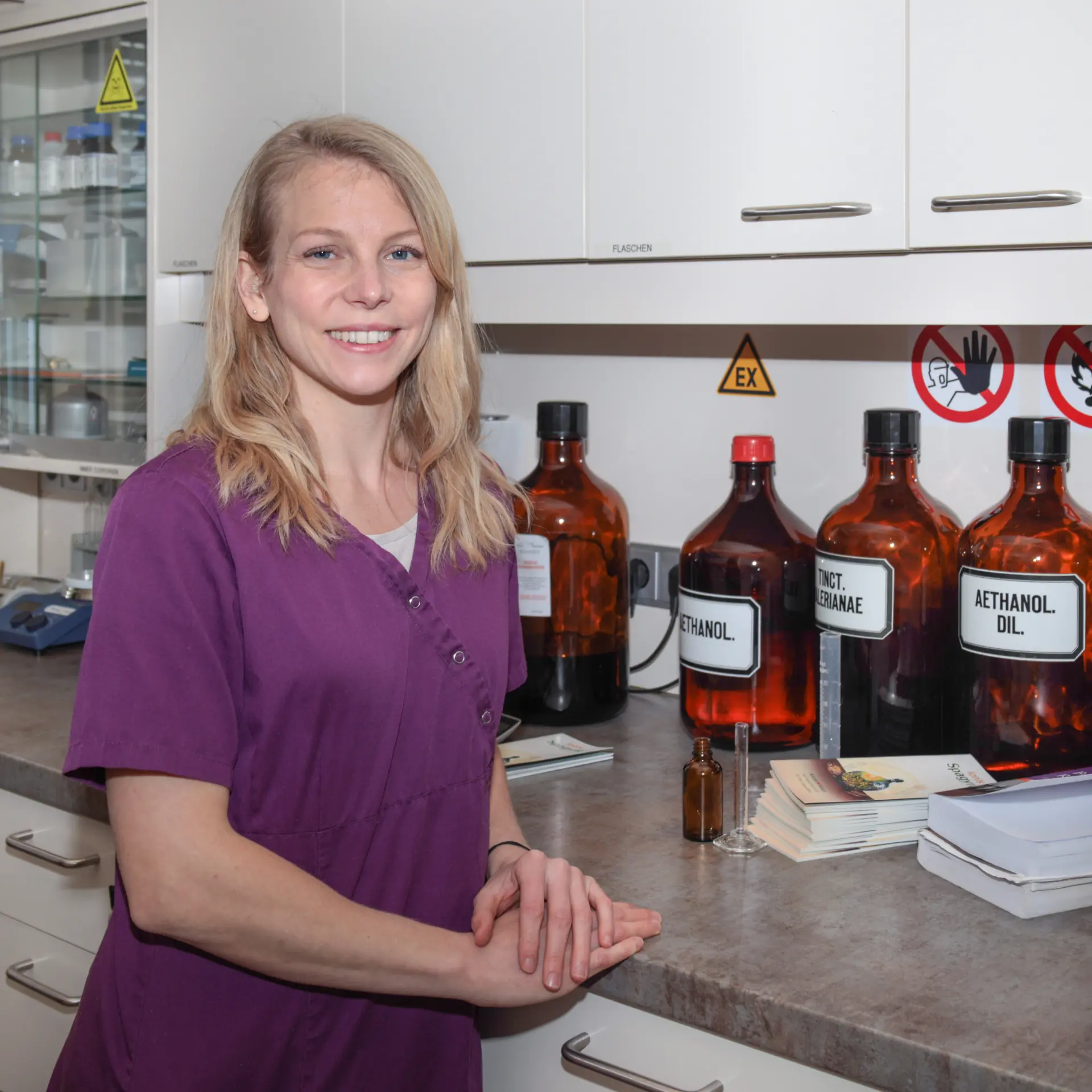 Pharmazeutisch-Kaufmännische Assistentin Sarah Puck in der Fischl Apotheke in Klagenfurt am Wörthersee