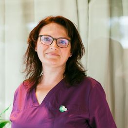 Pharmazeutisch-Kaufmännische Assistentin Andrea Preishuber in der Fischl Apotheke in Klagenfurt am Wörthersee